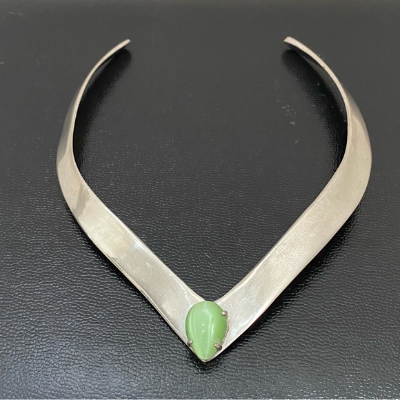 Vintage Unsigned Green Moonstone Cat Eye Center Silver Collar Necklace - Picture 5 of 13
